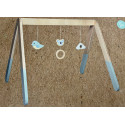 Carstensen Spielbogen mit 3 Figuren aus Holz Pastell blau