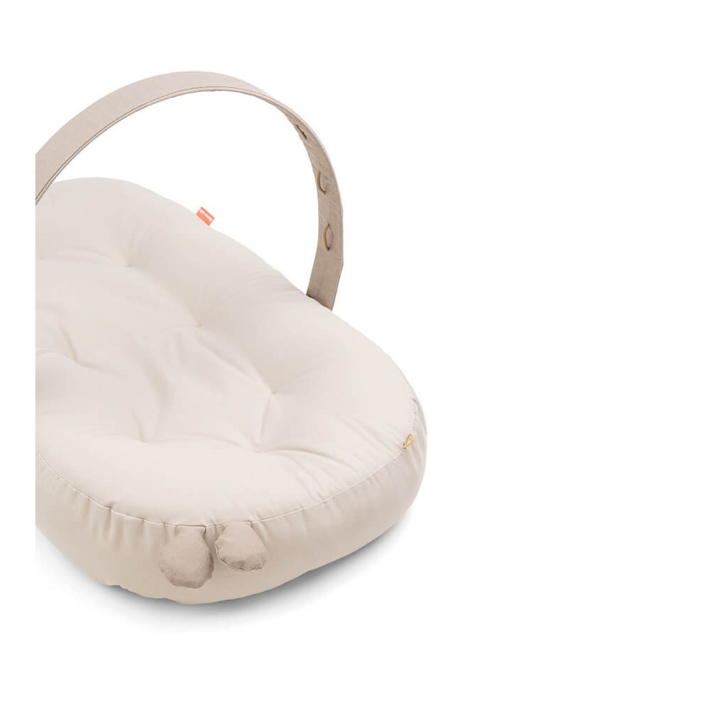 Done by Deer Babynest Cozy lounger mit Aktivitätsbogen Raffi