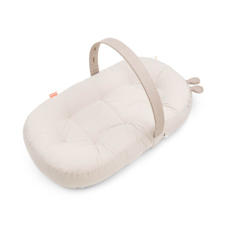 Done by Deer Babynest Cozy lounger mit Aktivitätsbogen Raffi