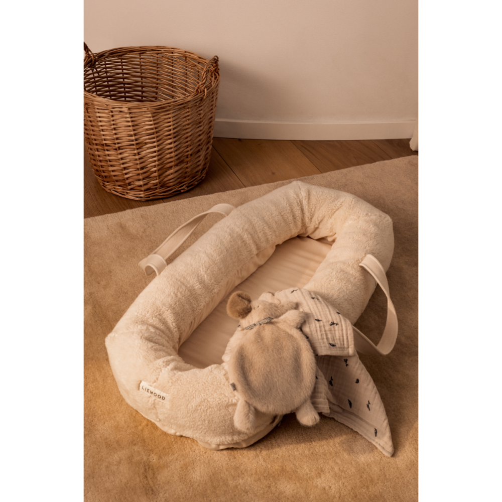 Liewood Babynest / Babytrage Gro Pile Sandy