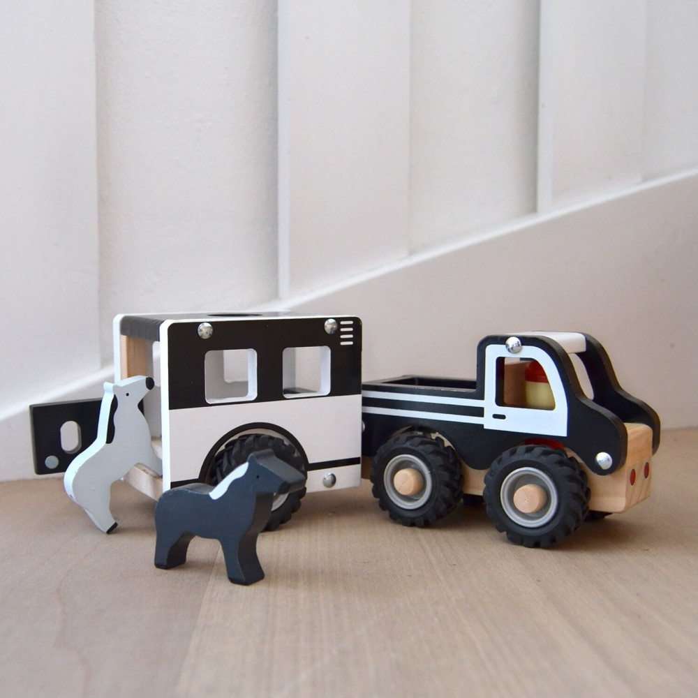 Magni Auto mit Pferdeanhänger und Pferden aus Holz Magni Auto mit Pferdeanhänger und Pferden aus Holz